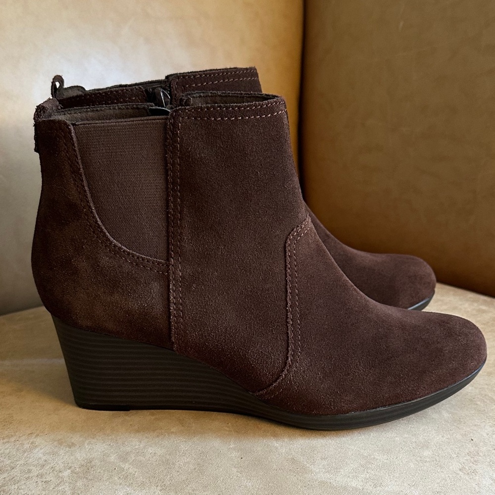 Clarks Crystal Quartz Women's Brown Suede Wedge Ankle Boots 8.5 Winter Casual